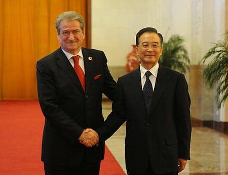 Chinese Premier Wen Jiabao and his Albanian counterpart Sali Berisha in the Great Hall of the People during the afternoon (ChinaDaily.com.cn)