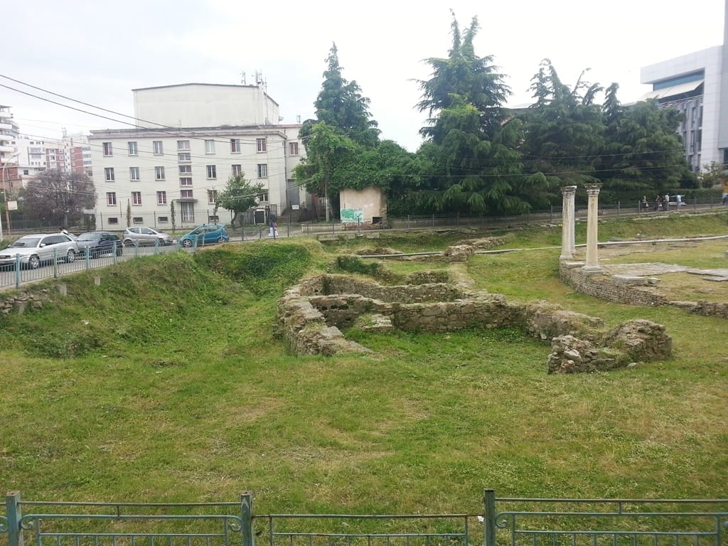 Visit to Durres pasta romain ruins at Gropa (2)